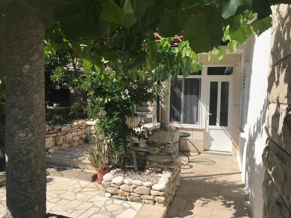 Appartamento Apartman Flora'S Garden Korčula Esterno foto